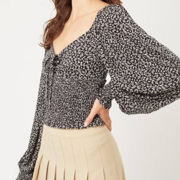 Love Tree Ditsy Floral Sweetheart Balloon Puff Sleeves Smock Waist Stretch Knit - Picture 2 of 5